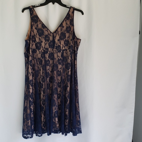 Glamour & Co. Dresses & Skirts - GLAMOUR LACE DRESS